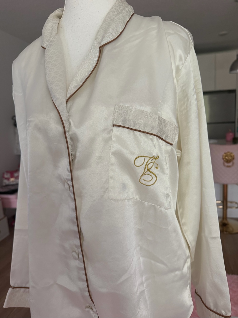 Victoria’s Secret vintage gold tag Silk-Feel Cream Satin Pajama Top - Picture 1 of 8